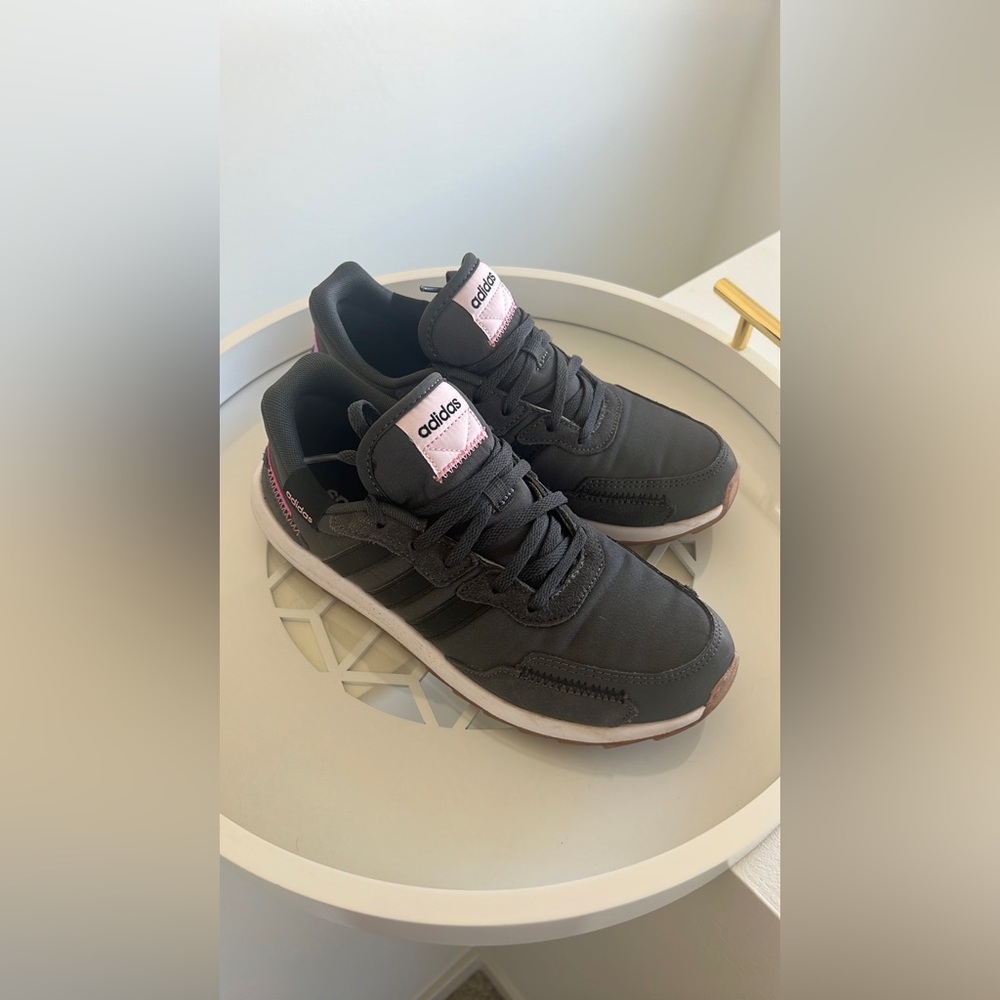ADIDAS RETRORUN SNEAKER - WOMEN'S